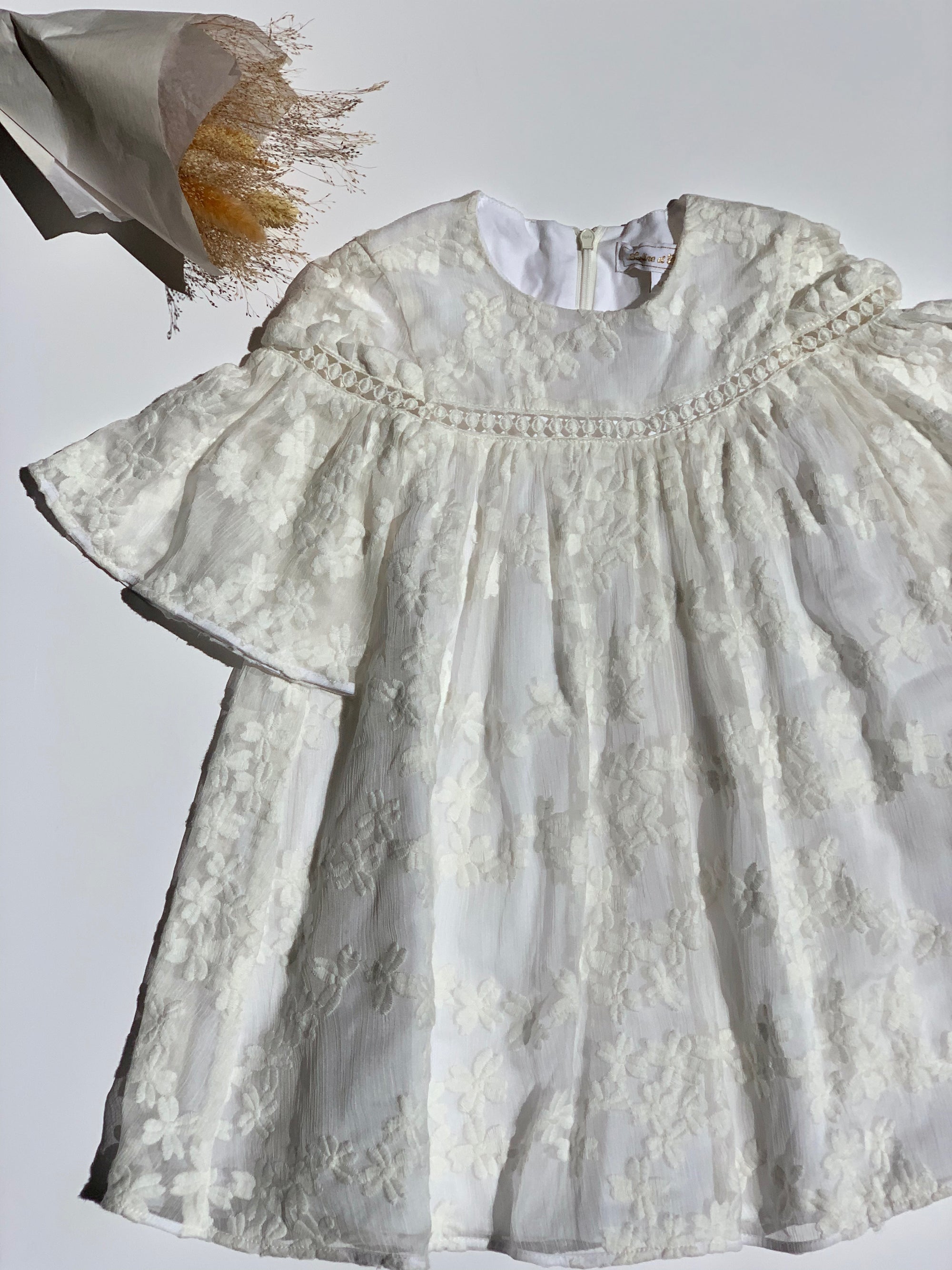 Robe Tartine et Chocolat en mousseline craie et fleurs brodées 8 ans